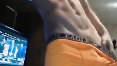 Good Tablet: Amateur Cum Shots Handjob!