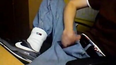 Wet and Sticky Cumshots: Amateur Pissing and Cuming!