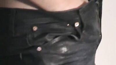 Levis Jeans Cumshots: Amateur Handjobs At Dusk