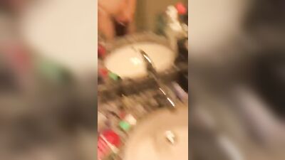 Young Solo Show-Off Porn