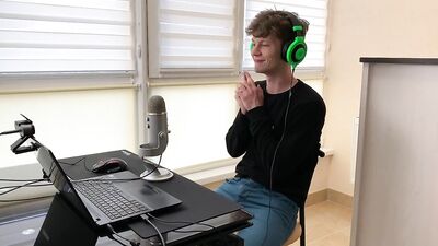 Gay Lap-top Porn: Naughty Cock Sucking Teens on Camera!