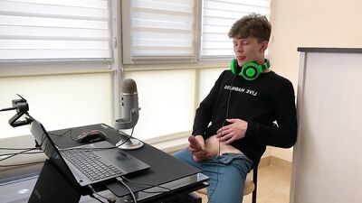 Gay Lap-top Porn: Naughty Cock Sucking Teens on Camera!