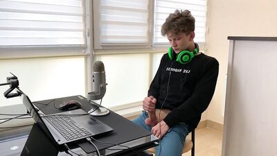 Gay Lap-top Porn: Naughty Cock Sucking Teens on Camera!