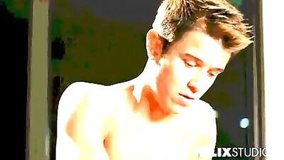 Gay Porn: Evan Parker Returns with Hot Amateur Fun!