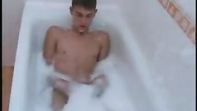 Russian in Bath Cumshots Fun: The Ultimate Amateur Adventure