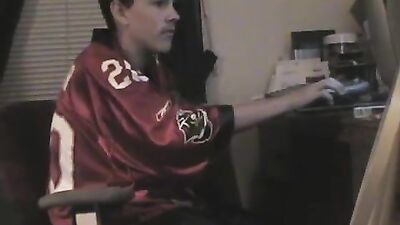 Twink Explores Gay Porn!