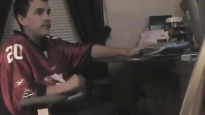 Twink Explores Gay Porn!