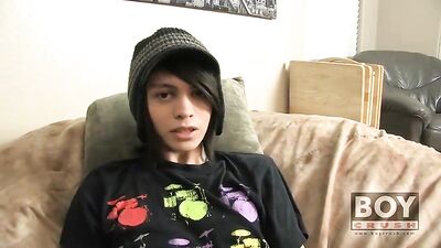 Roxys Steamy Comeback: Blond Boys Cum Shots Handjob!