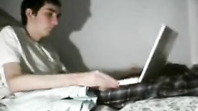 Nerdy Jack in Bed: Amateur Cum Shots and Handjobs