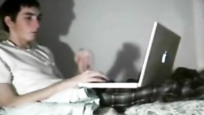 Nerdy Jack in Bed: Amateur Cum Shots and Handjobs