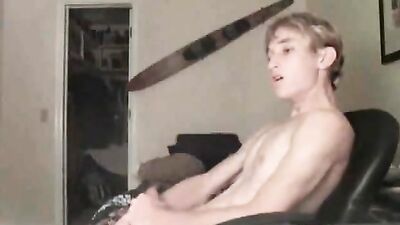 Gay Porn: Explosive Jerk Off Session!