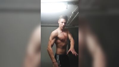 Muscle Bliss: Sportys Amateur Straight Boys Explode in Action!