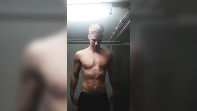 Muscle Bliss: Sportys Amateur Straight Boys Explode in Action!