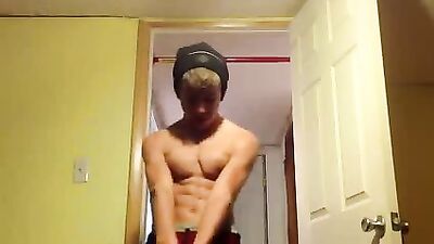 Gay Porn Workout Challenge - Discover the hottest gay muscles in action!