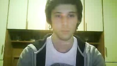 Young Lucas Amateur Cum Shots and Handjob: A Gay Porn Video Experience!