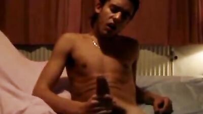 Gay Web-Cam Cutie: Yumming on Cum!