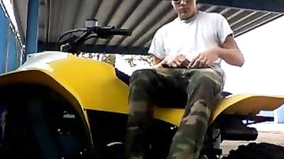 Outdoor Cumshot: Wild Public Wanking Adventure!