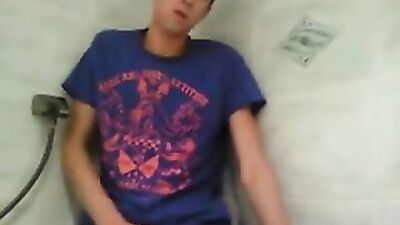 Chaude jeune pisser garçon, branlette