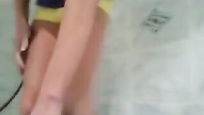 Chaude jeune pisser garçon, branlette