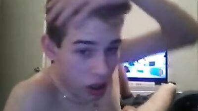 Exploring Gay Porn - In Home Cum Gobbling Boyfriend