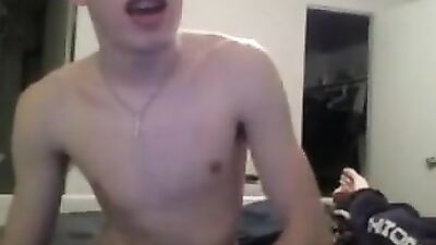 Exploring Gay Porn - In Home Cum Gobbling Boyfriend