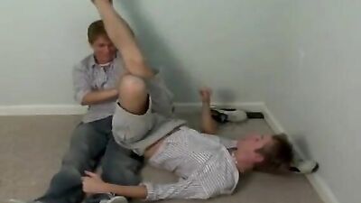 Gay Foot Worship: Amateur Fetish with Friends