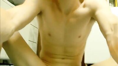 Blonde Cutie Masturbating: Amateur Cum Shots with Boys