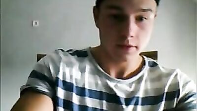 Young Muscled Amateurs Handjob: Muscle Boys In Action!