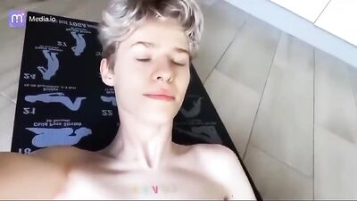 Blond Amateur Webcam Solo - The Feminine Touch!