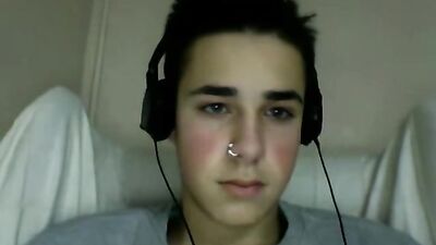 Headphones And Nose Ring: A Twink Web-Cam Wank!