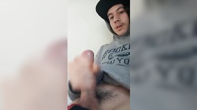 Expose Yourself with Confidence: Hot Cam Twink Masturbation!