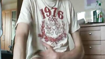 UK Boy Heats Up the Screen with Non-Stop Wanking Action!