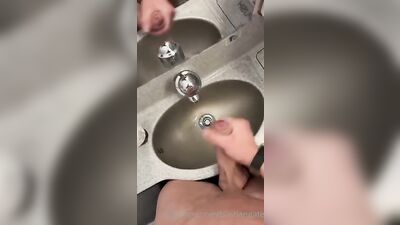Muscle Bro JO Cumshots: Blonde Amateurs in the Bathroom!
