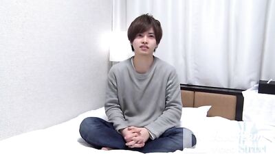 JAPANESE SWEET TWINK PLAYS WITH HIMSELF ON BED: GAY ASIAN PORN