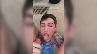 Self-feeding a Nice Load: The Ultimate Amateur Cum Shots Solo Experience!