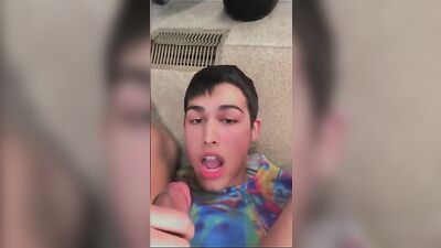 Self-feeding a Nice Load: The Ultimate Amateur Cum Shots Solo Experience!