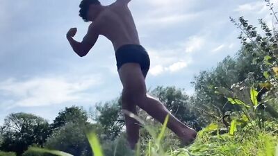 Gay Muscle Porn: Hot Bodybuilder Flexing and Bulging!