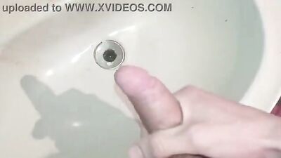 Jerking in the Sink: The Amateur Web-Cam Experience