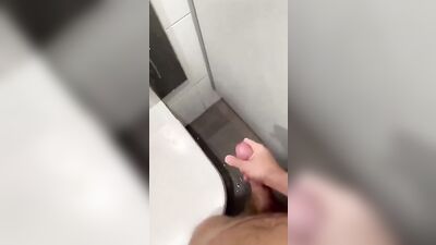 Toilet Thrills: Two Mens Cum Shot Adventure!