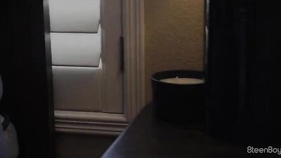 Hot Twinks in Action - Bareback Handjob Oral Show