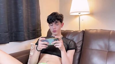 Smooth Roommate Fucks His Way to Hotness: A Wrestle-Fueled Gay Porn Adventure!