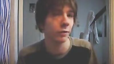 Handsome twink jerks with style in the park!