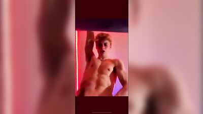 Cute Blonde Snapchat Chatting Jacking Off - Hardcore Gay Porn Action with Amature Big Cocks and Solo Handjobs!