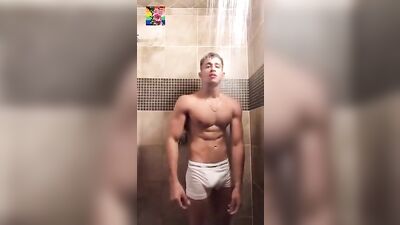Solo Web-Cam Bulge Revisited: The Return of HBWs Sexy Showering Men!