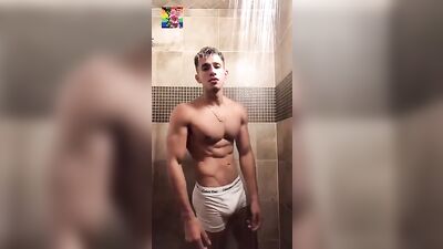 Solo Web-Cam Bulge Revisited: The Return of HBWs Sexy Showering Men!
