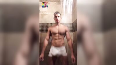 Solo Web-Cam Bulge Revisited: The Return of HBWs Sexy Showering Men!