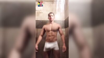 Solo Web-Cam Bulge Revisited: The Return of HBWs Sexy Showering Men!