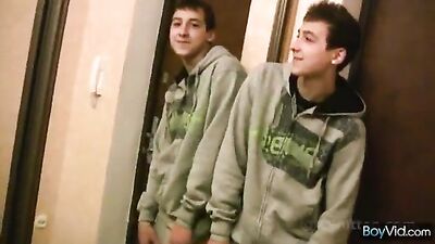 Gay Tube 19N Kolia Cumshot Delight - Big Dick Handjob!