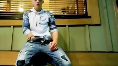 Moaning Amateur Webcam Boy - The Ultimate Gay Porn Experience