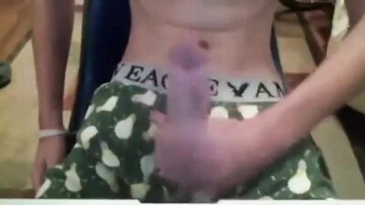 Gigantic Gay Webcam Twink from Newcastle Cumming Live